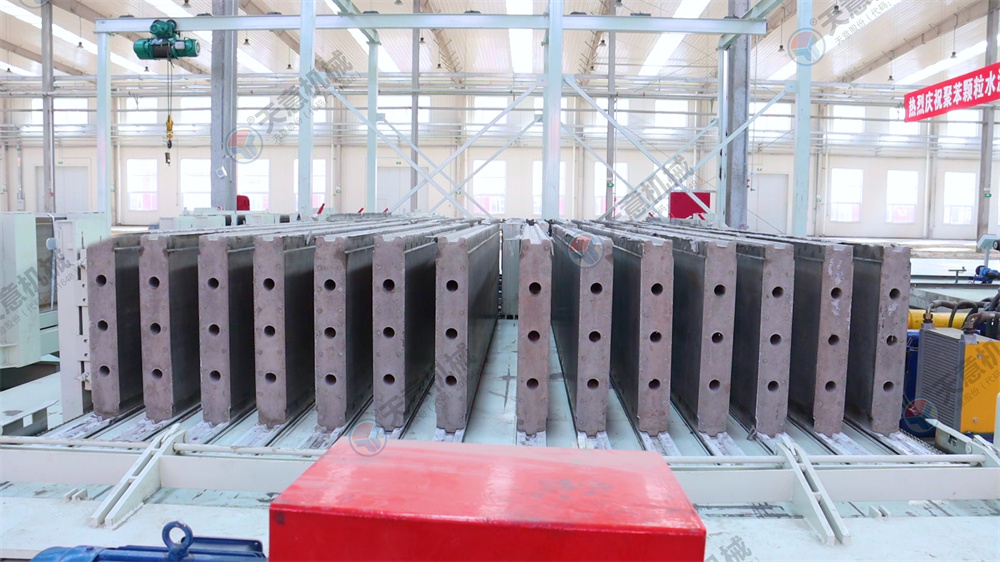 1668903638631939.jpg 墙板机